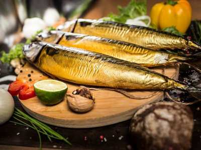 Скумбрия холодного копчения с головой 